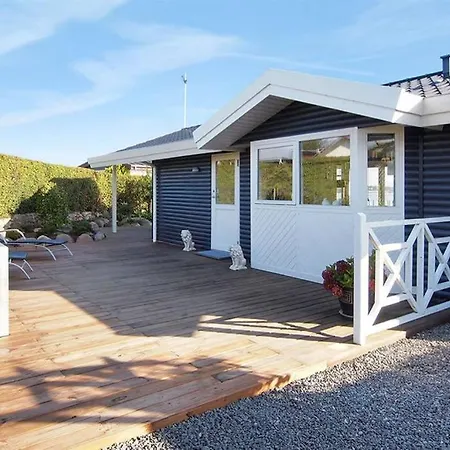 Eksklusiv Beliggende I Vandkanten Ferienhaus Munkebo