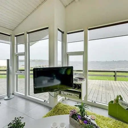 Eksklusiv Beliggende I Vandkanten Ferienhaus