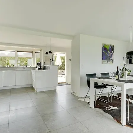 Eksklusiv Beliggende I Vandkanten Munkebo