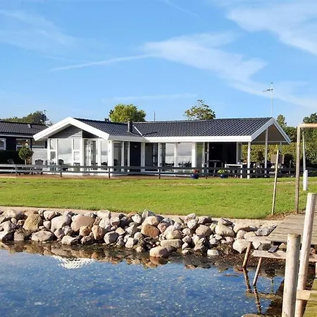 Eksklusiv Beliggende I Vandkanten Ferienhaus