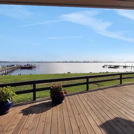 Eksklusiv Beliggende I Vandkanten Ferienhaus Munkebo