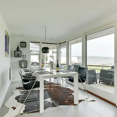 Eksklusiv Beliggende I Vandkanten